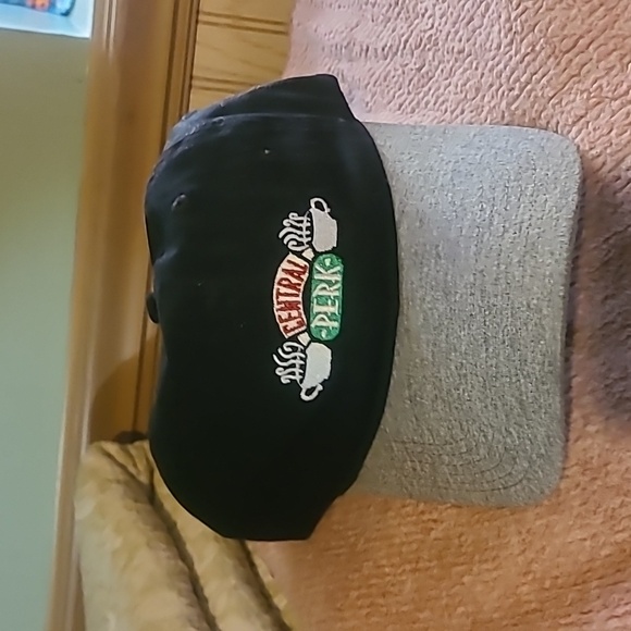 Unisex CENTRAL PERK hat - Picture 1 of 4